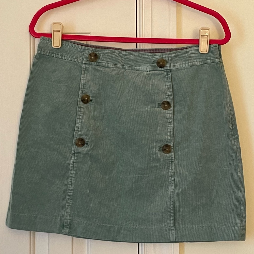 Vineyard Vines Sage Green Corduroy Skirt with Buttons Size 8